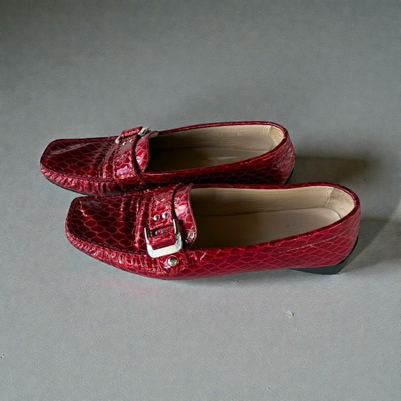 Stuart Weitzman US 10 M Women Driving Loafer Moc Toe Patent Leather Red - Picture 2 of 5